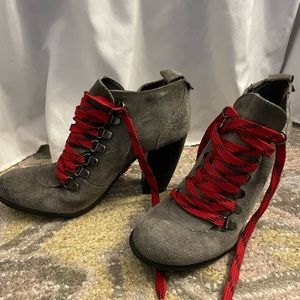 Suede heeled booties with red laces